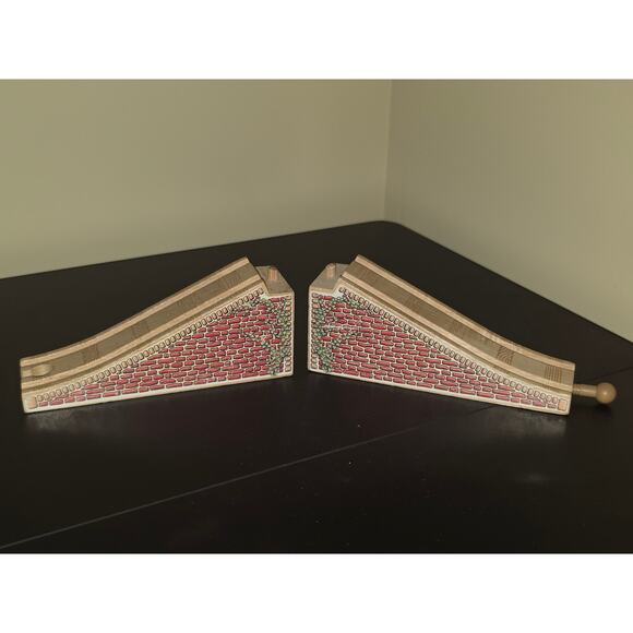 Thomas & Friends Arched Red Clickety Clack Stone Wooden Railway Bridge Train Toy - Picture 1 of 6